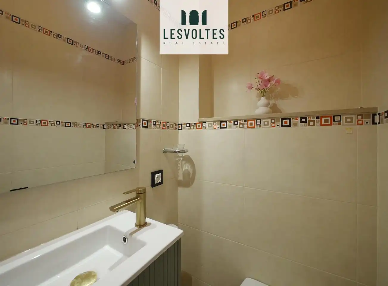 Badezimmer von Wohnung zum Verkauf in Palafrugell mit Heizung, Parkett und Balkon