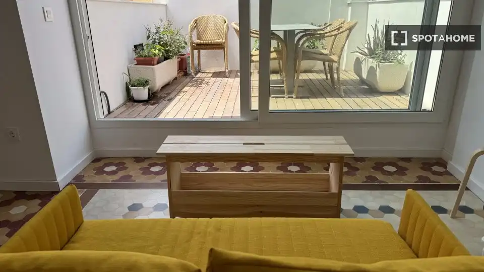 Terrasse von Wohnung zur untervermieten in Valencia mit Klimaanlage, Terrasse und Möbliert