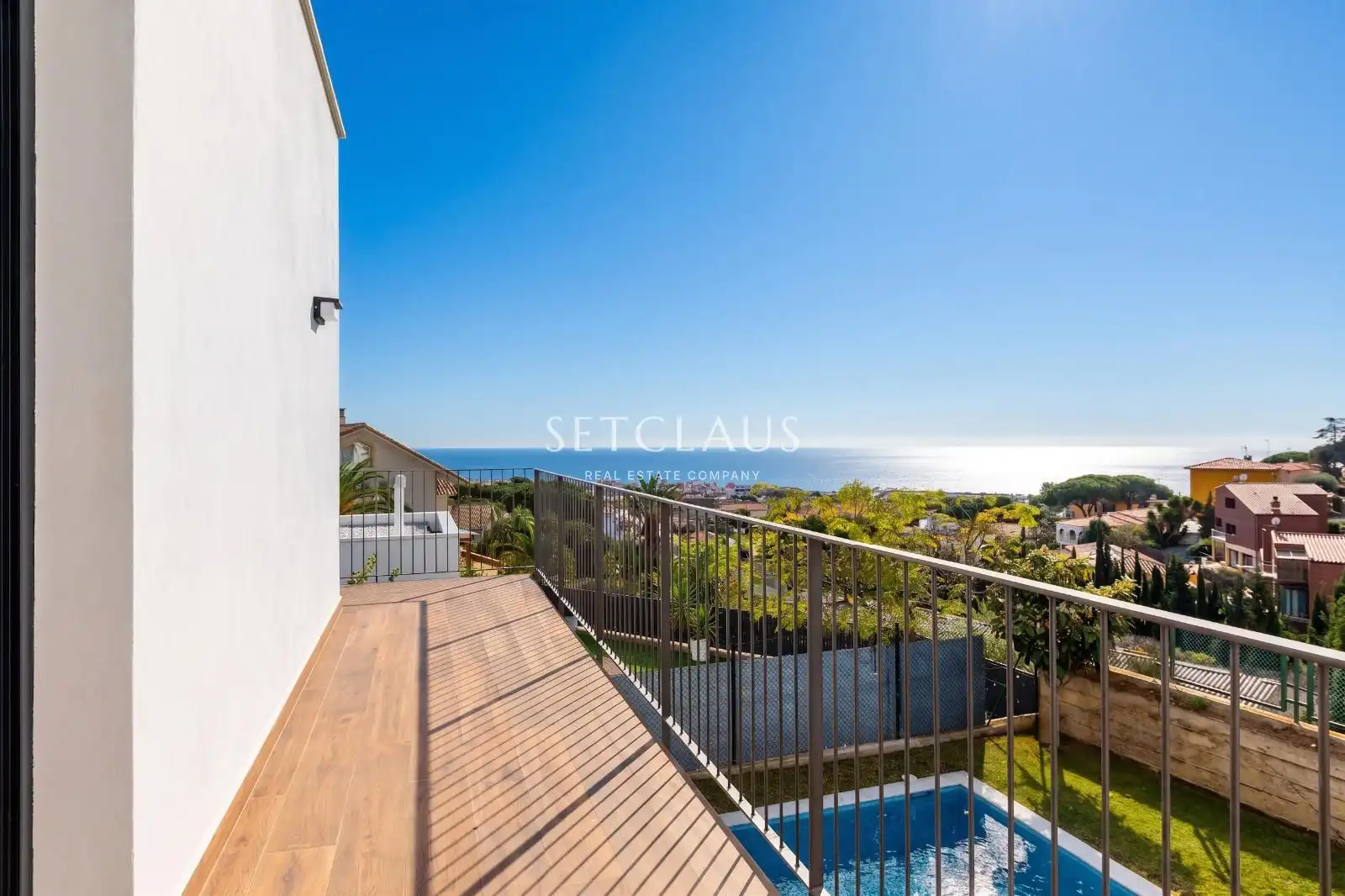 Vista exterior de Casa o xalet en venda en Premià de Dalt amb Aire condicionat, Calefacció i Jardí privat