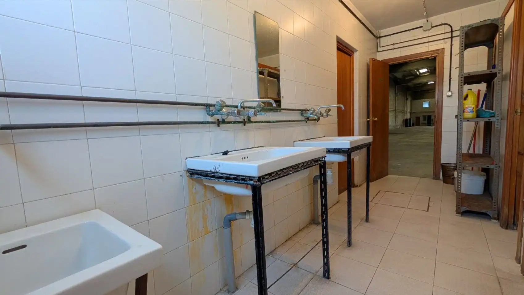 Baño de Nave industrial de alquiler en Zaragoza