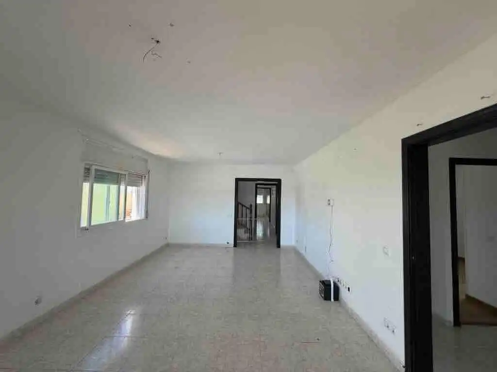 Casa aparellada en venda a C/ Menorca, imagen 3