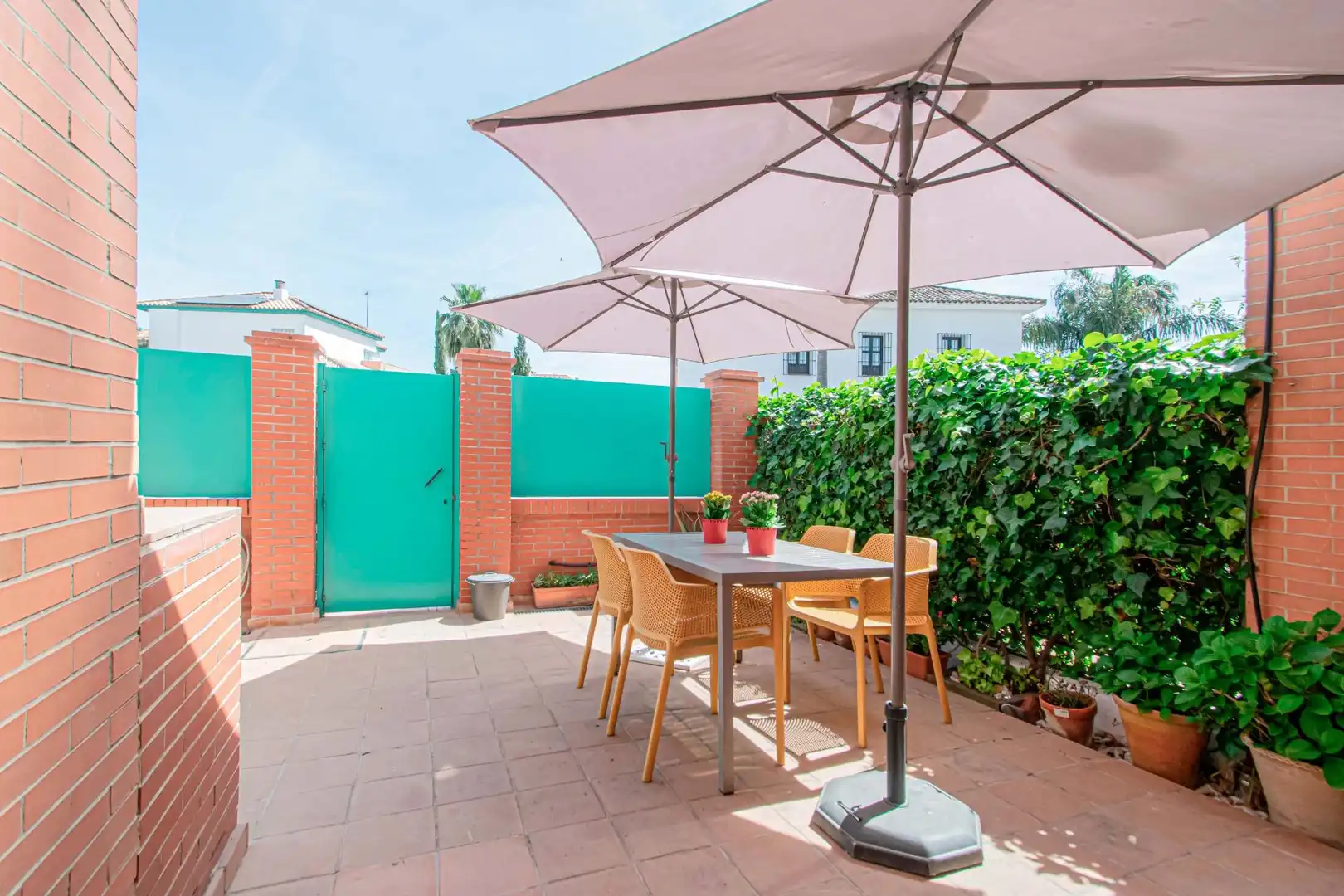 Terraza de Casa adosada en venta en Valencina de la Concepción con Aire acondicionado, Trastero y Piscina comunitaria