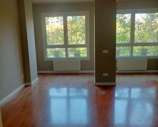 Bedroom of Flat to rent in  Zaragoza Capital  with Air Conditioner, Heating and Parquet flooring