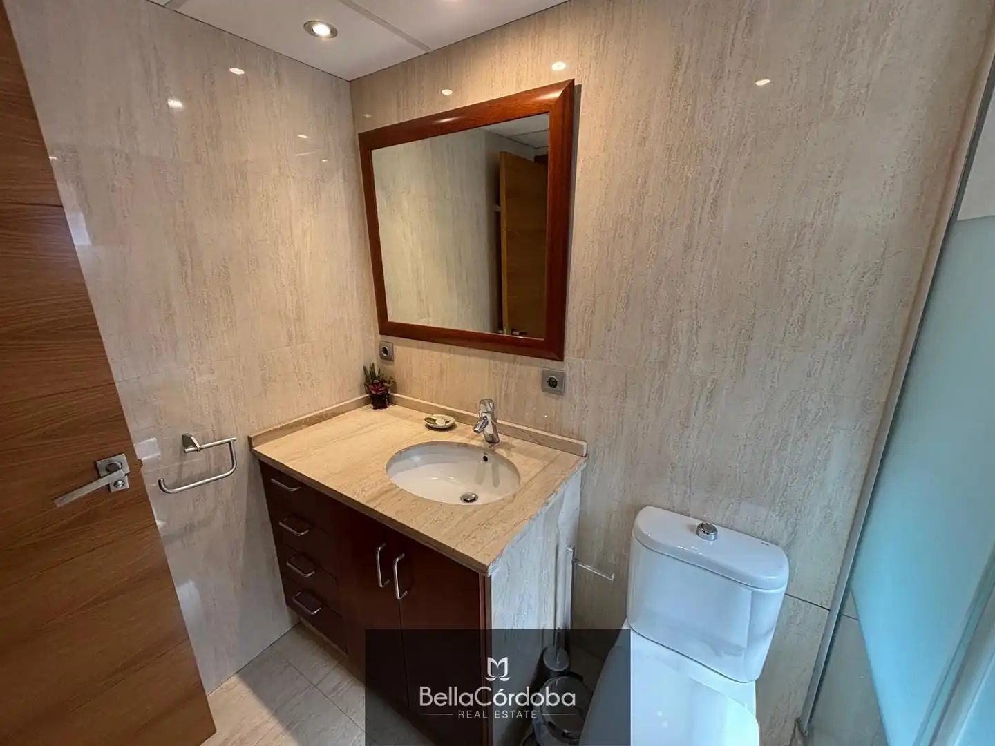 Badezimmer von Wohnung zur Miete in Córdoba mit Klimaanlage, Heizung und Terrasse