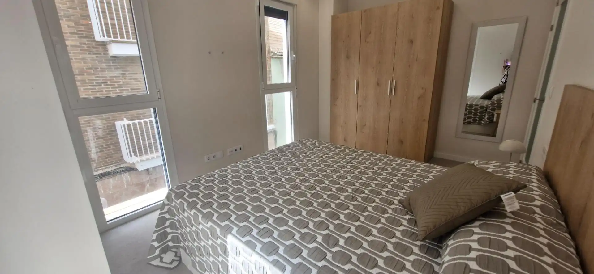 Habitación de Piso de alquiler en Elche / Elx con Aire acondicionado, Parquet y Trastero