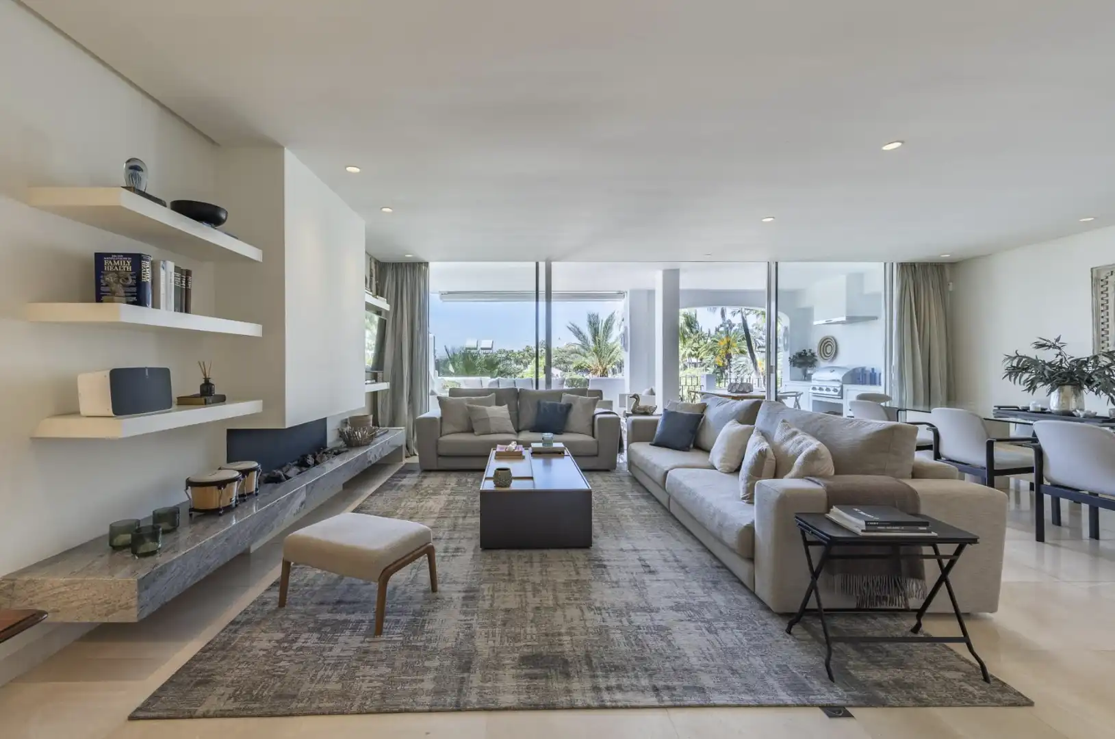 Wohnzimmer von Dachboden zur Miete in Marbella mit Klimaanlage, Schwimmbad und Möbliert