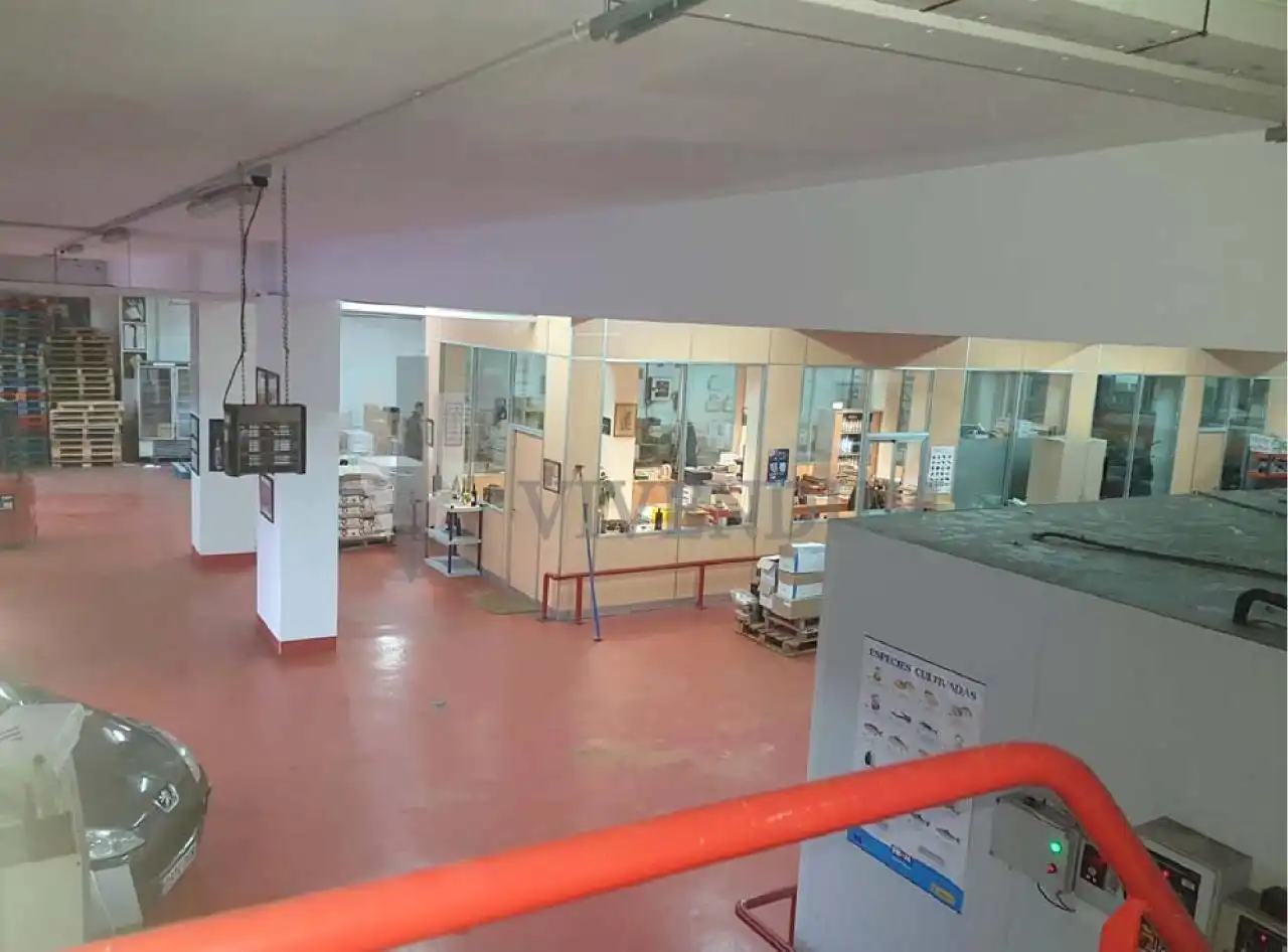 Küche von Fabrikhallen zum Verkauf in Redondela