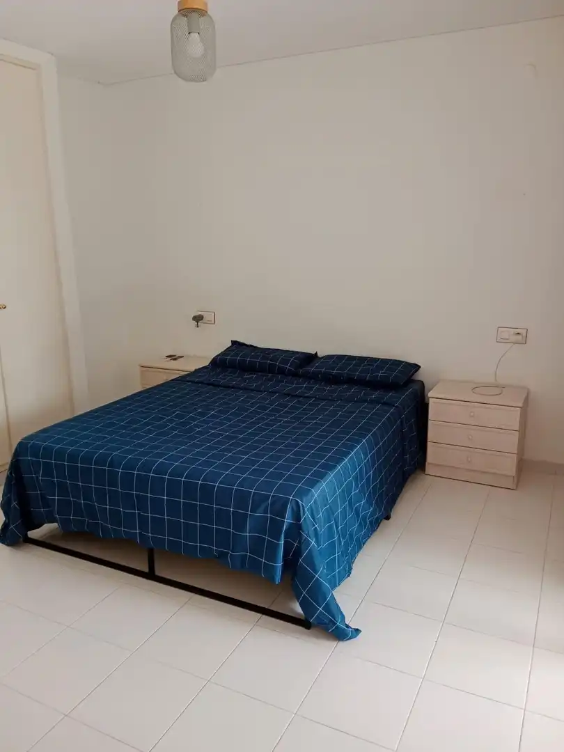 Dormitori de Apartament en venda en Benidorm amb Aire condicionat, Jardí privat i Terrassa