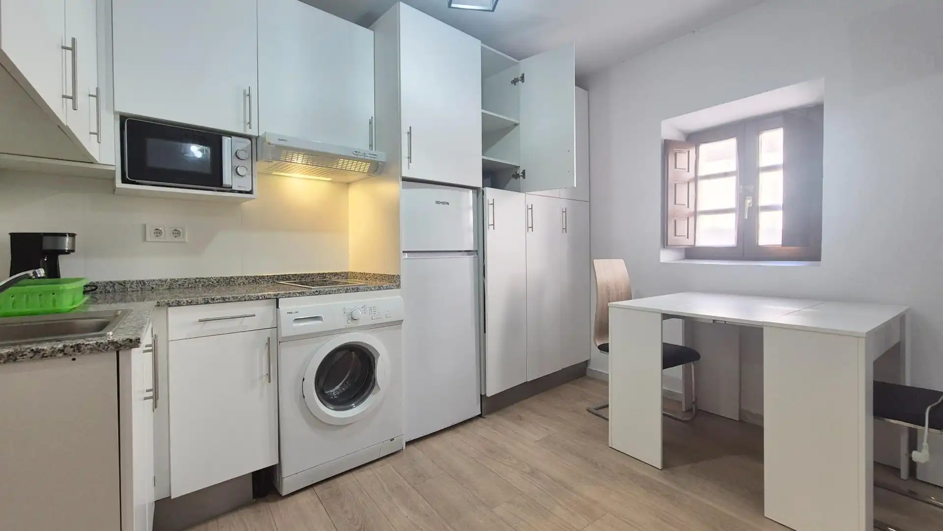 Kitchen of Study for rent in Salamanca  with Heating, Furnished and Balcony
