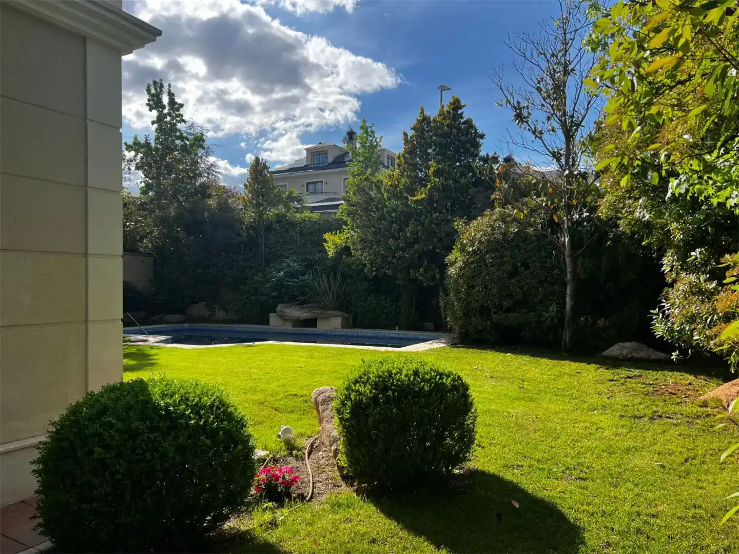 Jardí de Casa o xalet en venda en Las Rozas de Madrid amb Aire condicionat, Piscina i Balcó