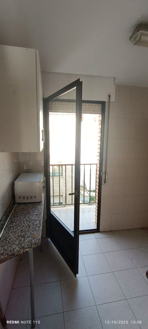 Dormitori de Apartament de lloguer en  Zaragoza Capital amb Calefacció i Balcó