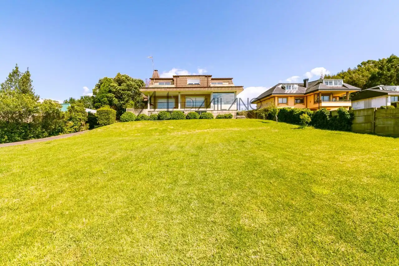 Vista exterior de Casa o chalet en venta en Vigo  con Calefacción, Jardín privado y Parquet