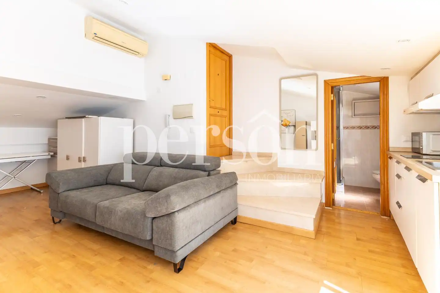 Living room of Study for rent in Valencia  with Air Conditioner, Parquet flooring and Terrace