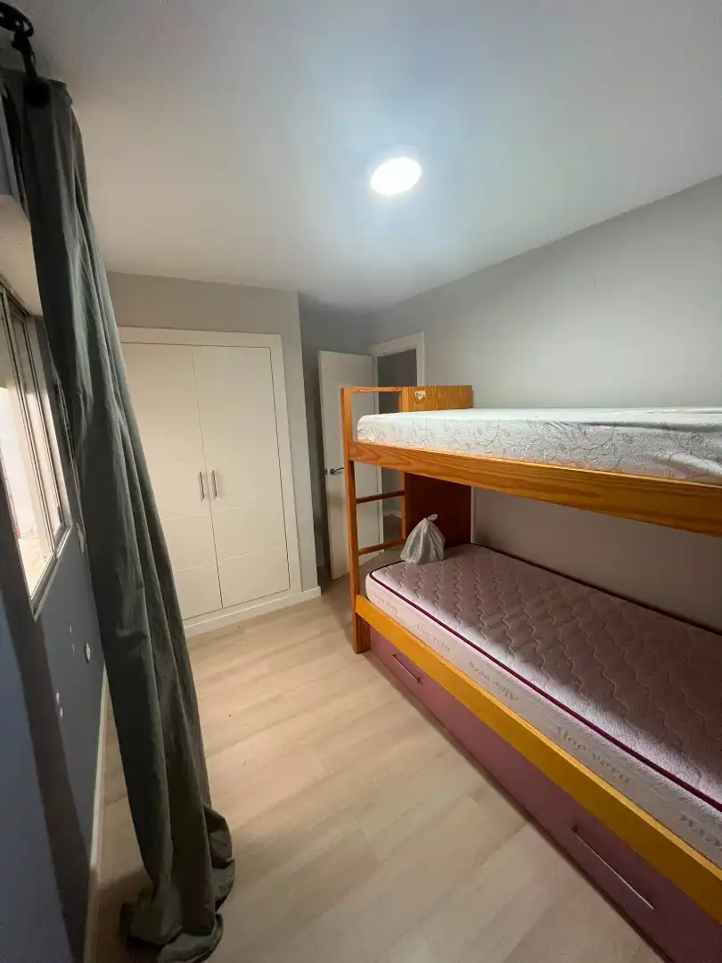Dormitori de Pis en venda en Córdoba amb Parquet, Moblat i Forn