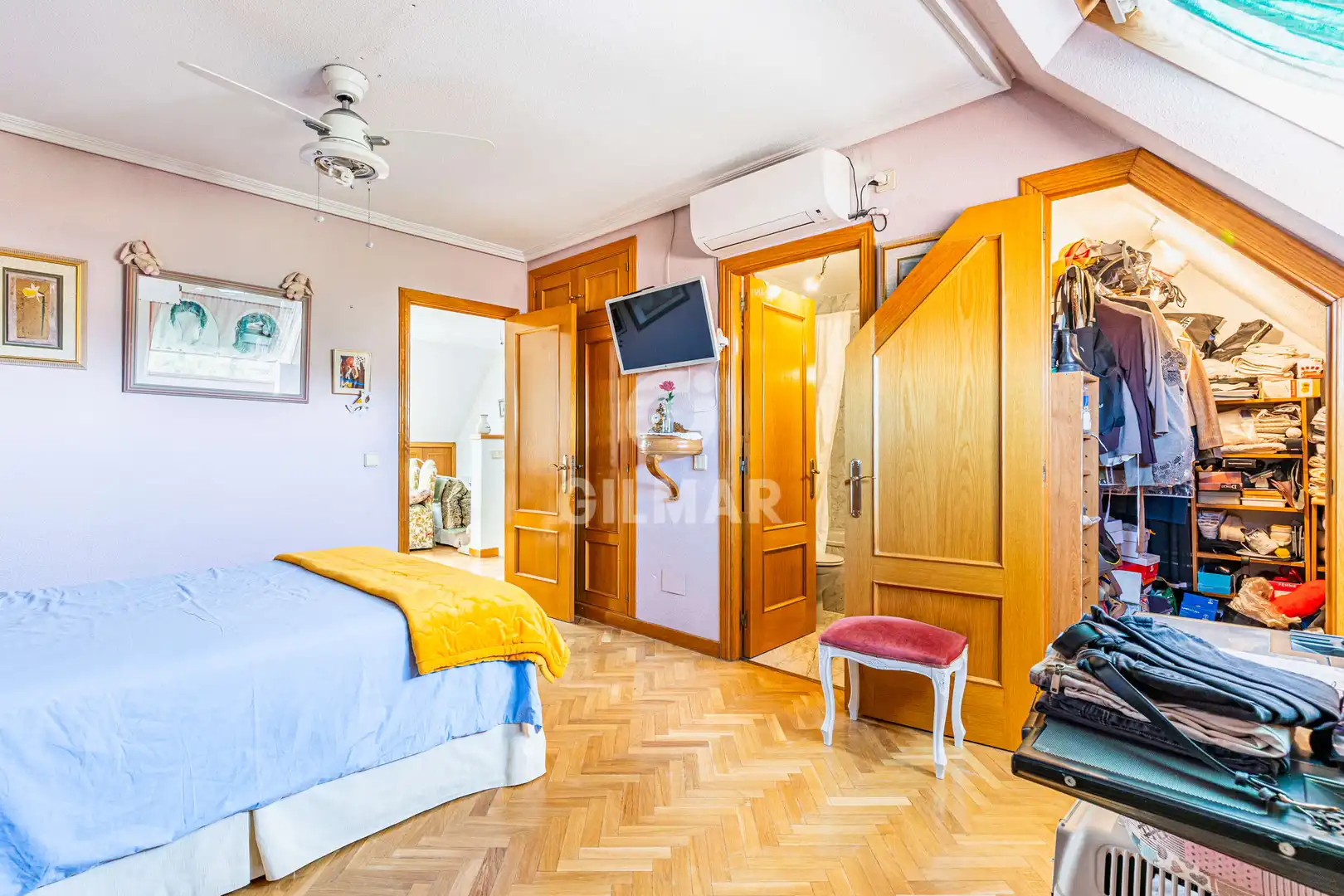 Habitación de Casa adosada en venta en Madrid con Calefacción y Jardín privado