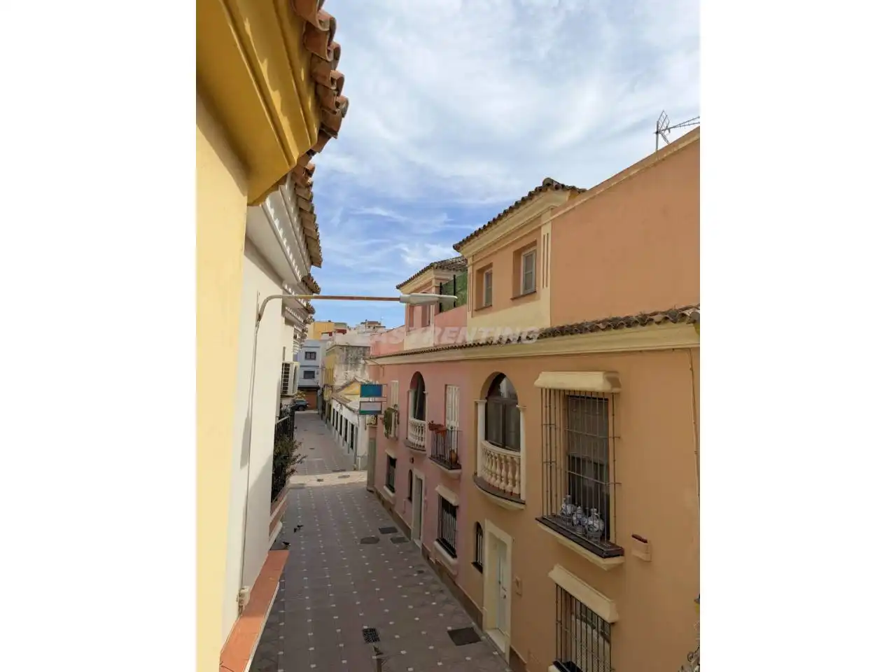 Vista exterior de Apartament en venda en La Línea de la Concepción amb Terrassa, Traster i Moblat