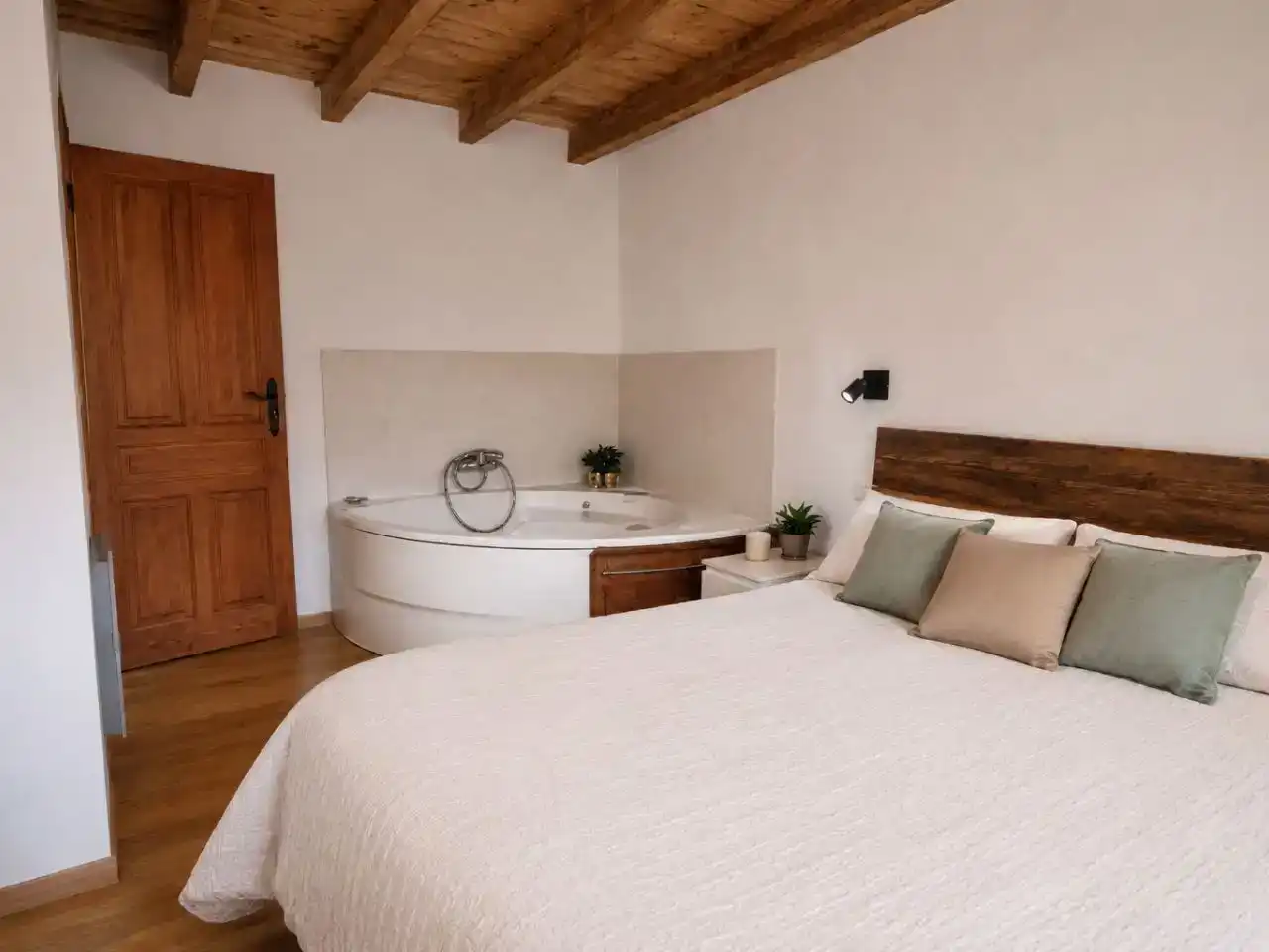 Habitación de Casa adosada en venta en Cangas de Onís con Balcón