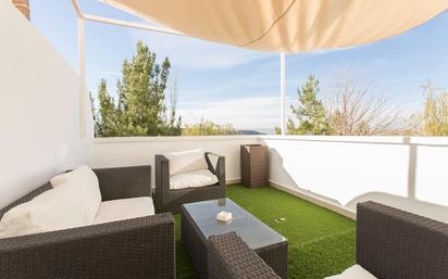 Terrassa de Casa adosada en venda en Cenes de la Vega amb Jardí privat, Terrassa i Piscina