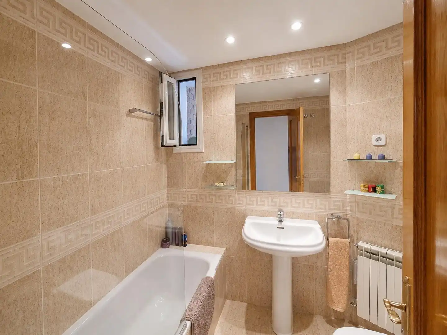 Baño de Piso en venta en Majadahonda con Calefacción, Terraza y Piscina comunitaria