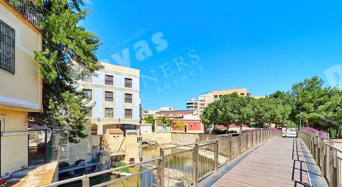 Vista exterior de Casa o xalet en venda en Orihuela amb Balcó