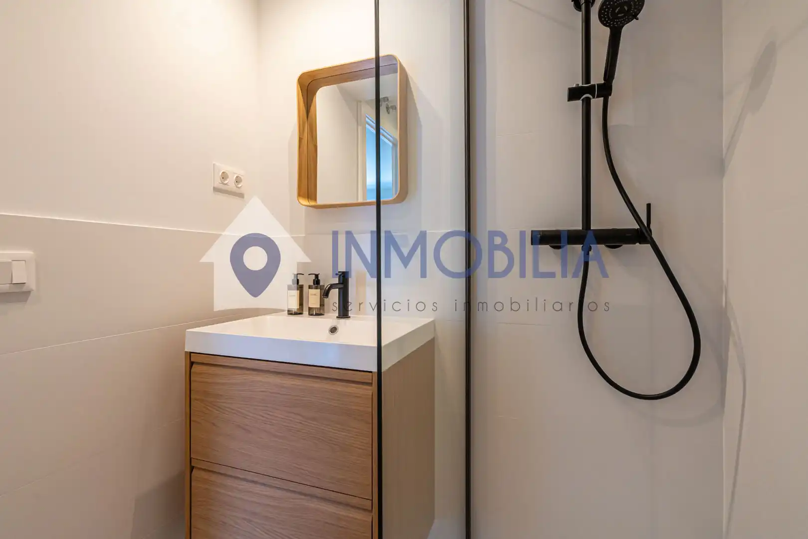 Bathroom of Flat for sale in Madrid  with Air Conditioner, Heating and Terrace