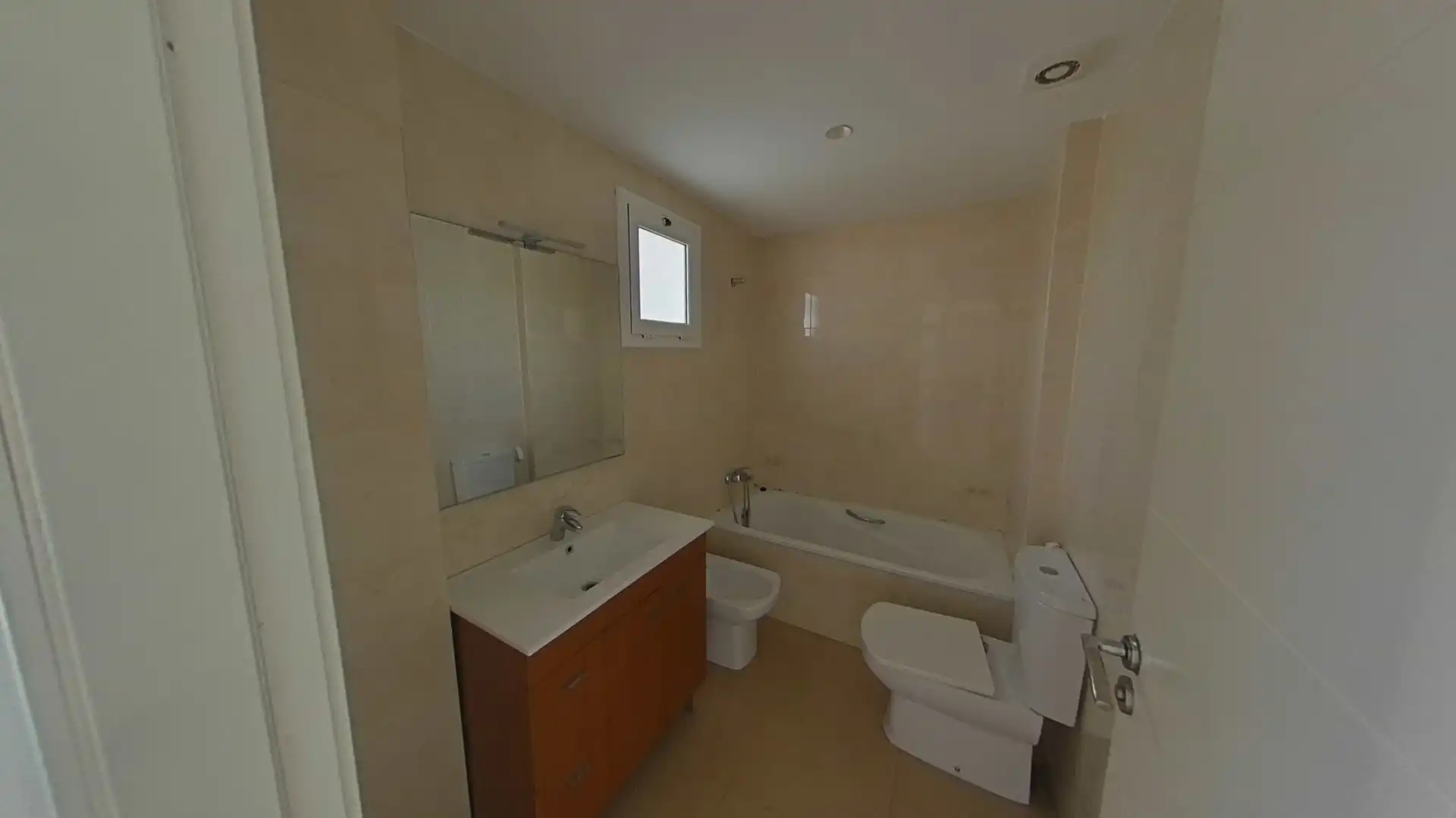Baño de Piso en venta en Castelldefels con Aire acondicionado, Calefacción y Terraza