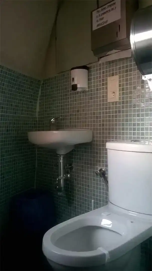 Baño de Local de alquiler en San Cebrián de Campos, Palencia