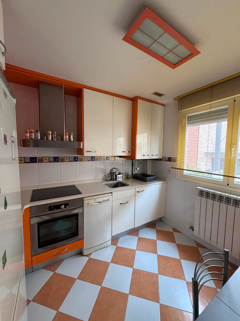 Casa adosada en venta en Calle Valle de Tena