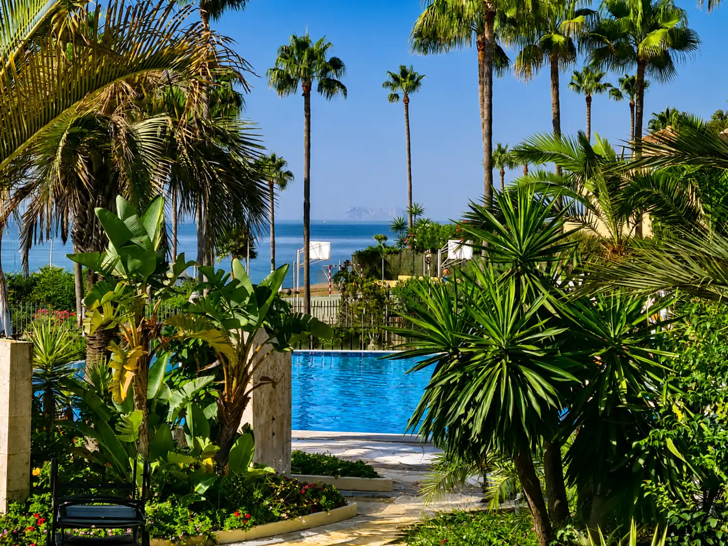 Piscina de Apartament en venda en Estepona amb Aire condicionat, Terrassa i Moblat