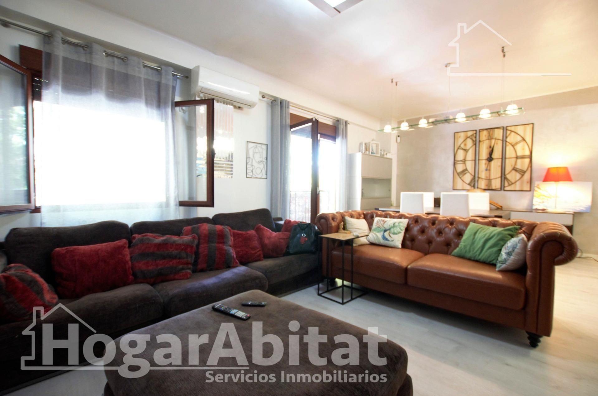 Sala d'estar de Pis en venda en Oliva amb Aire condicionat, Terrassa i Traster