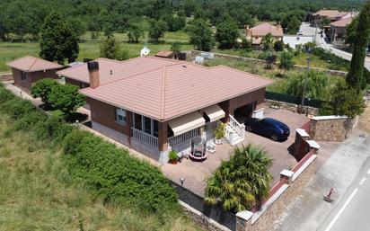 Exterior view of House or chalet for sale in Gargantilla del Lozoya  with Heating, Private garden and Terrace