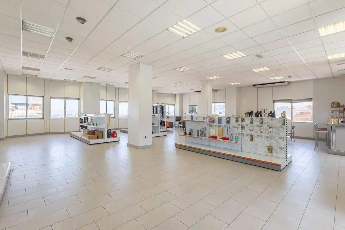Gebäude zur Miete in La Zubia