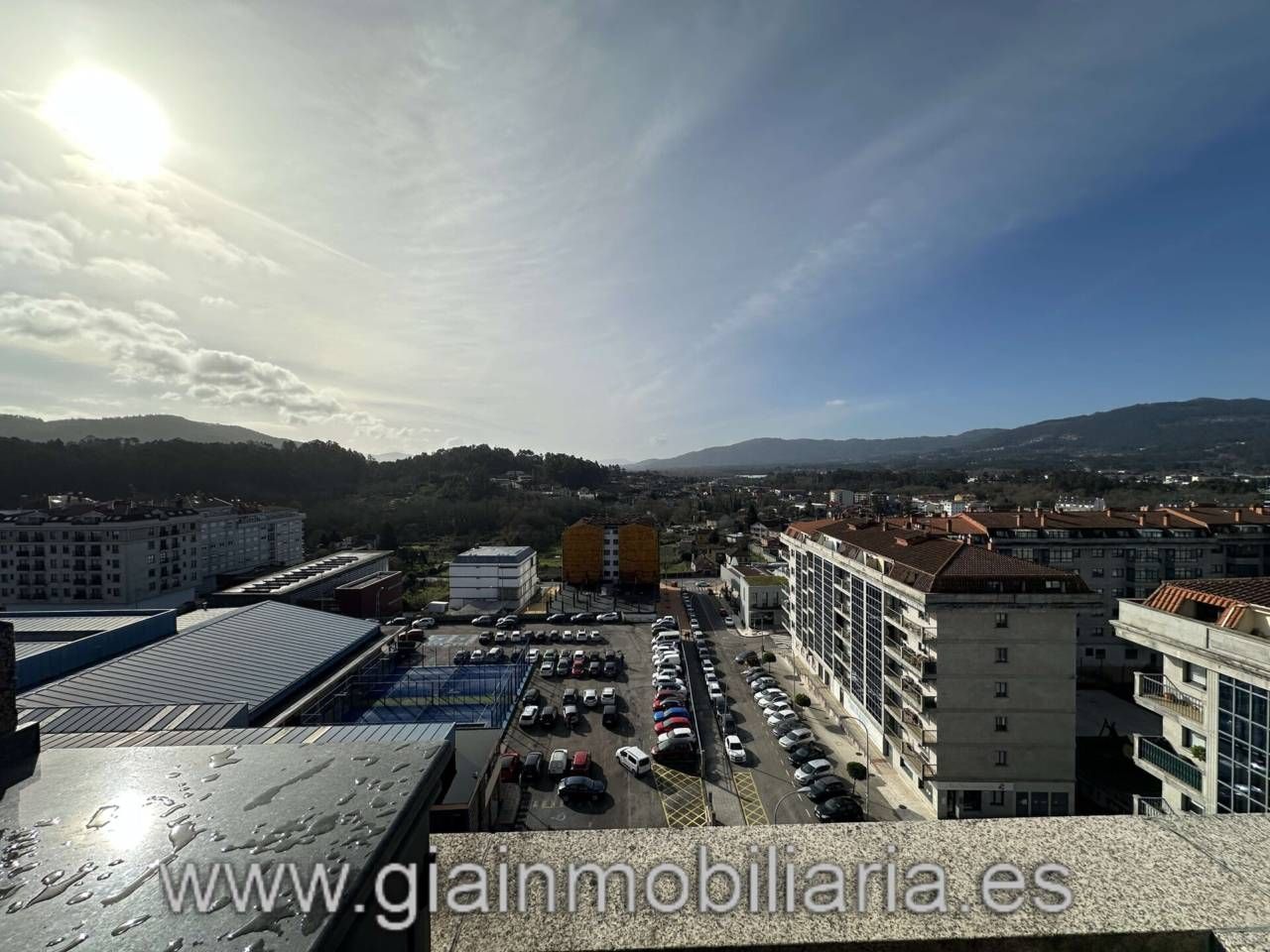 Vista exterior de Àtic en venda en O Porriño   amb Calefacció, Parquet i Terrassa