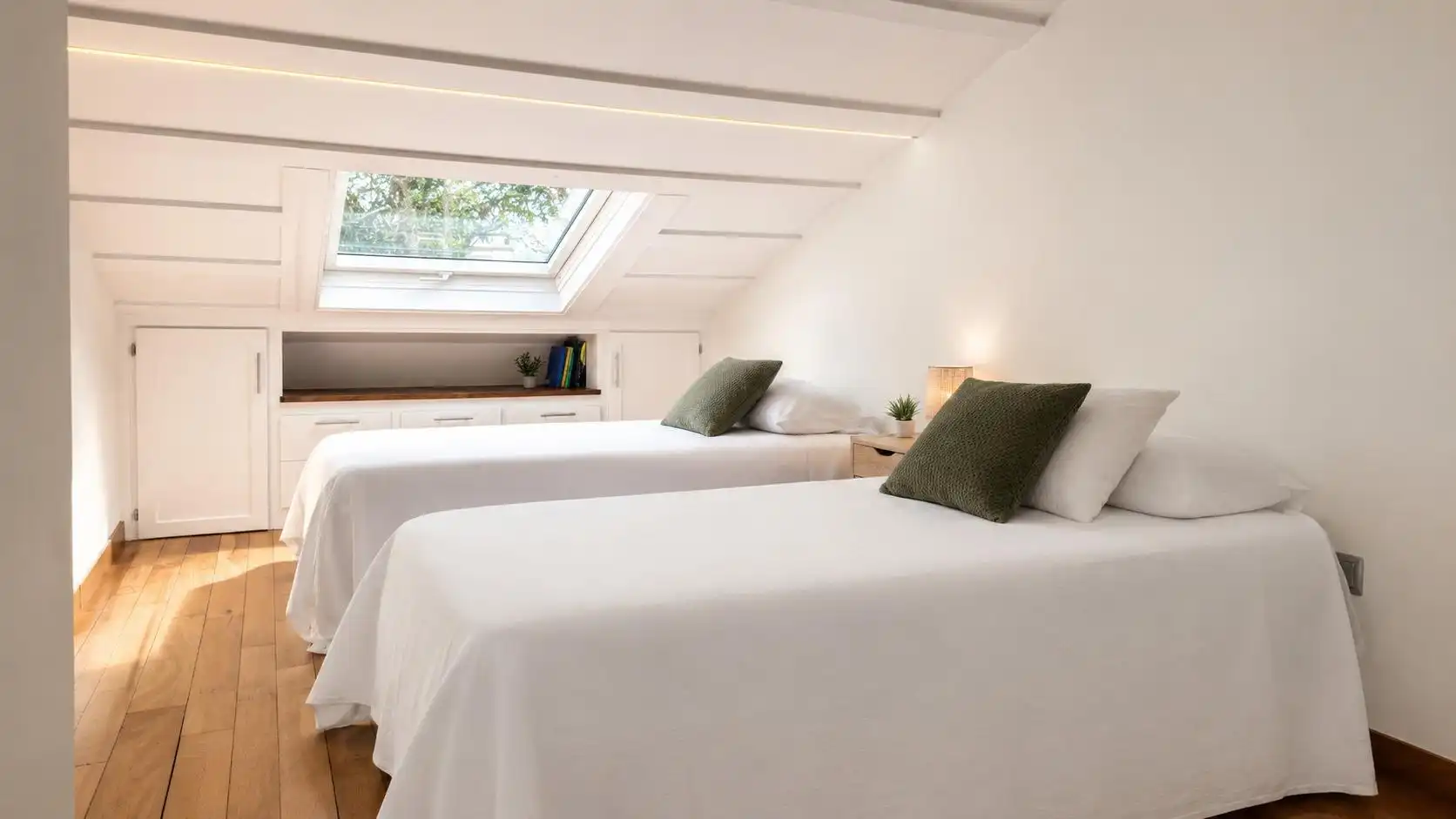 Schlafzimmer von Haus oder Chalet zum Verkauf in Comillas (Cantabria) mit Heizung und Balkon