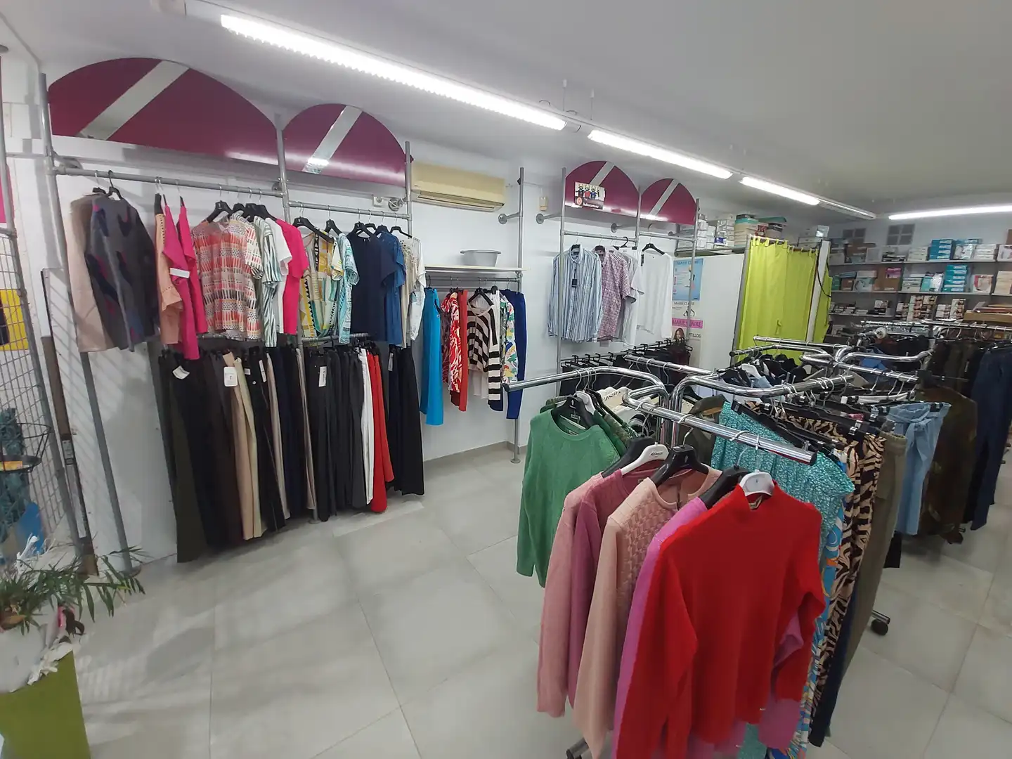 Local comercial en alquiler en Alcanar, imagen 2
