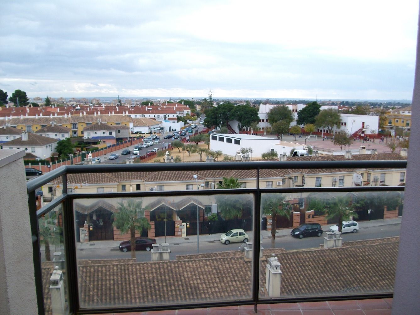 Vista exterior de Àtic de lloguer en Mairena del Aljarafe amb Aire condicionat, Calefacció i Jardí privat