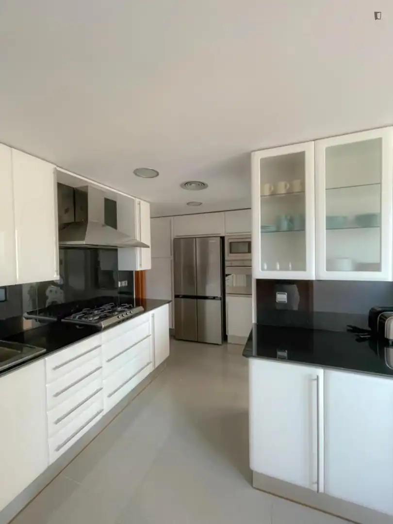 Room in Eixample Sud – Migdia