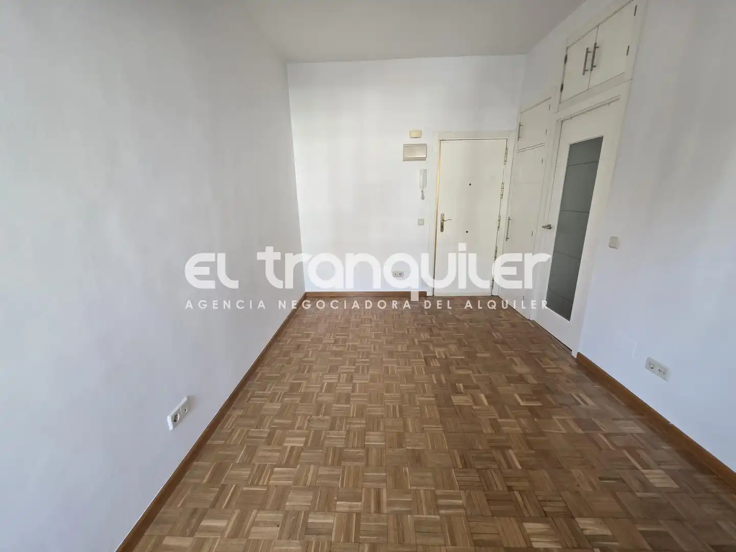Study for rent in Madrid  with Air Conditioner, Parquet flooring and Washing machine