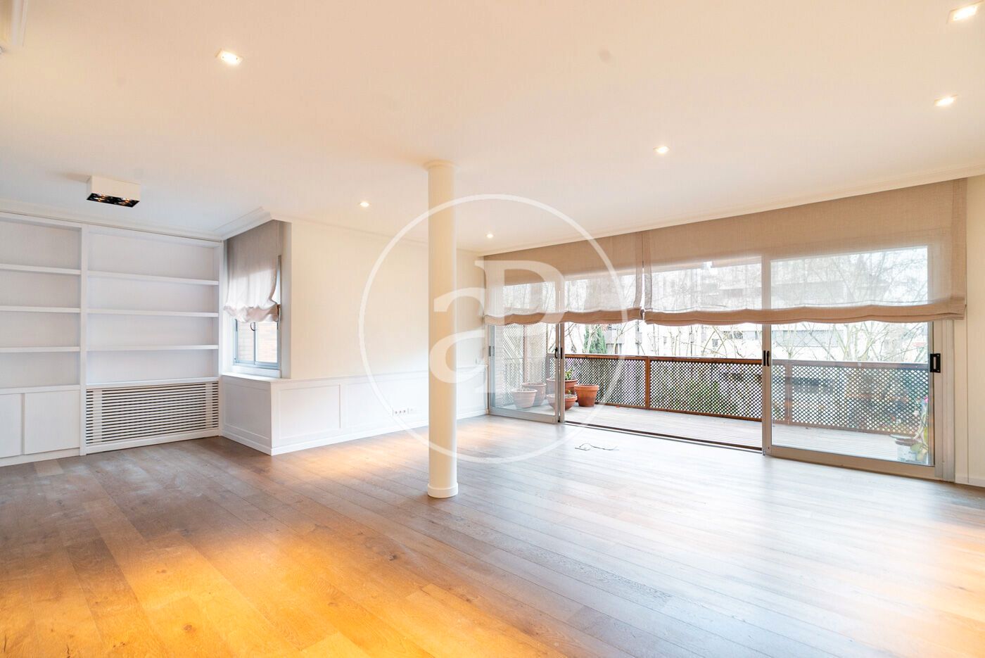 Exterior view of Flat to rent in  Barcelona Capital  with Air Conditioner, Heating and Private garden