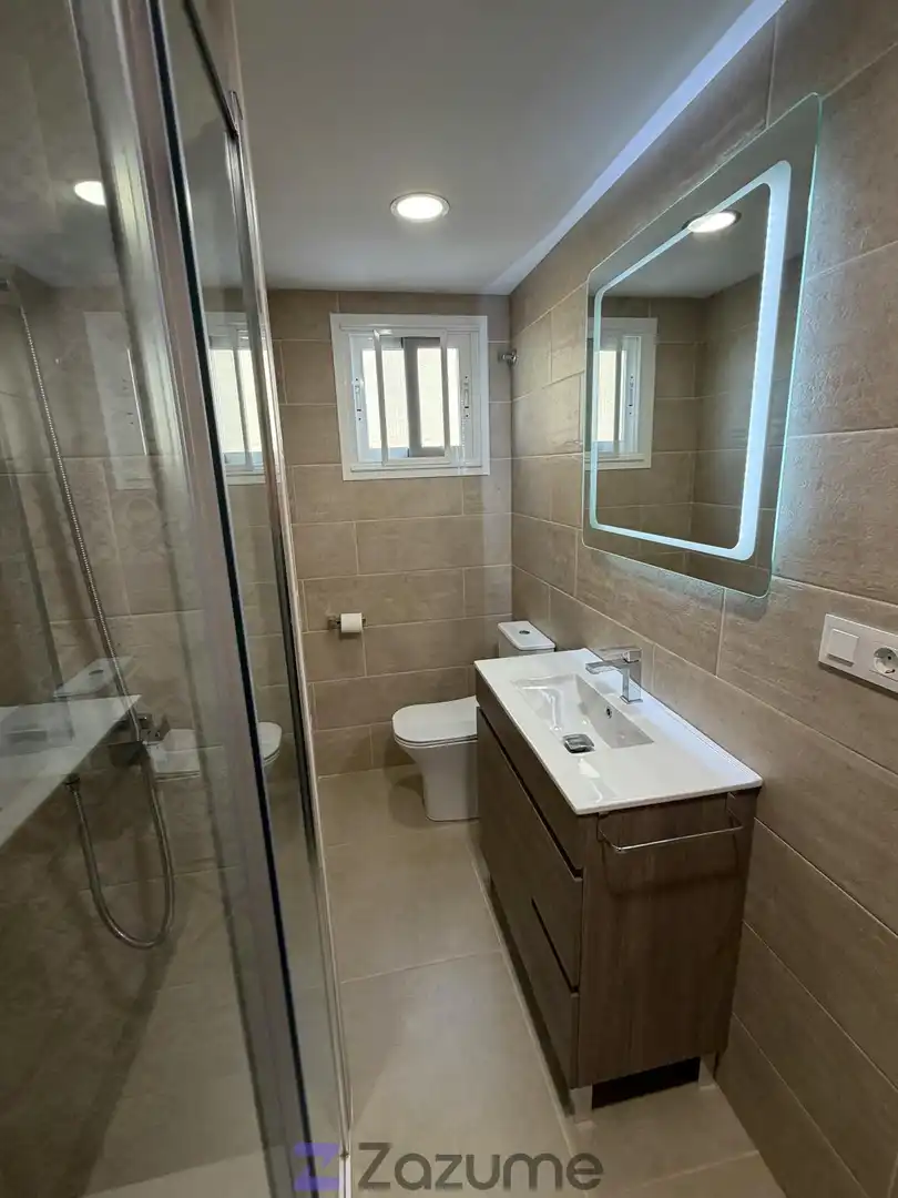 Bathroom of Flat for rent in Piles  with Air Conditioner, Heating and Furnished