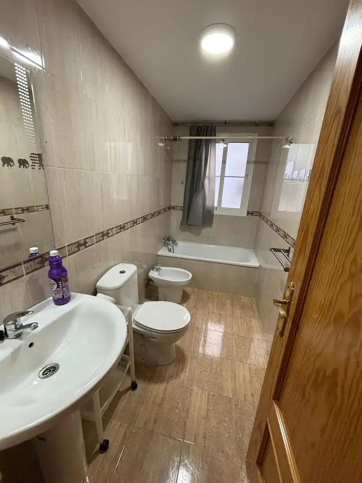 Badezimmer von Dachboden zum Verkauf in Churriana de la Vega mit Heizung, Terrasse und Gemeinschaftspool