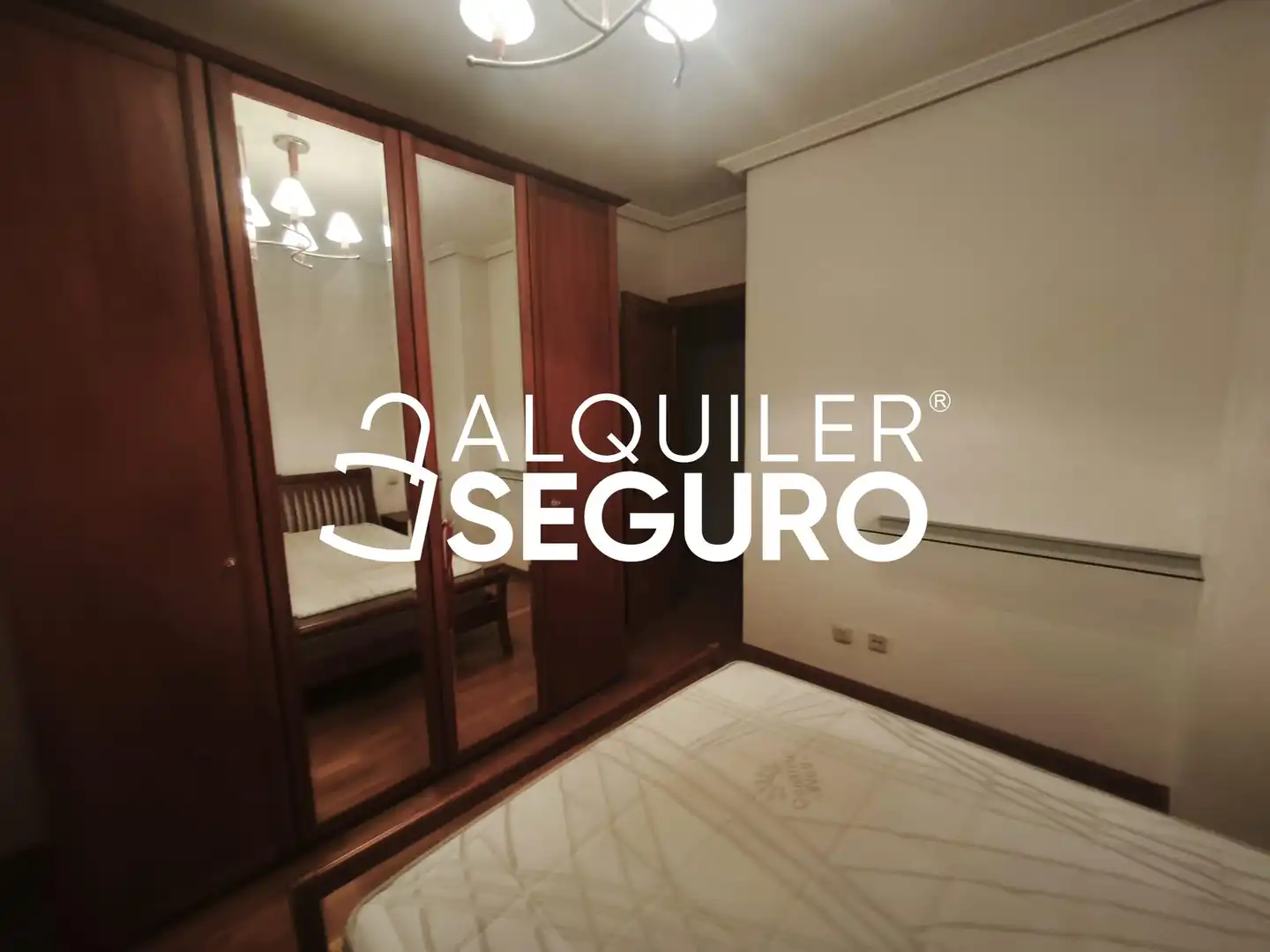 Schlafzimmer von Wohnung zur Miete in Zaragoza mit Heizung und Möbliert