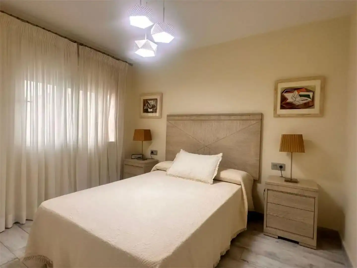 Dormitori de Pis en venda en Estepona amb Aire condicionat, Terrassa i Balcó