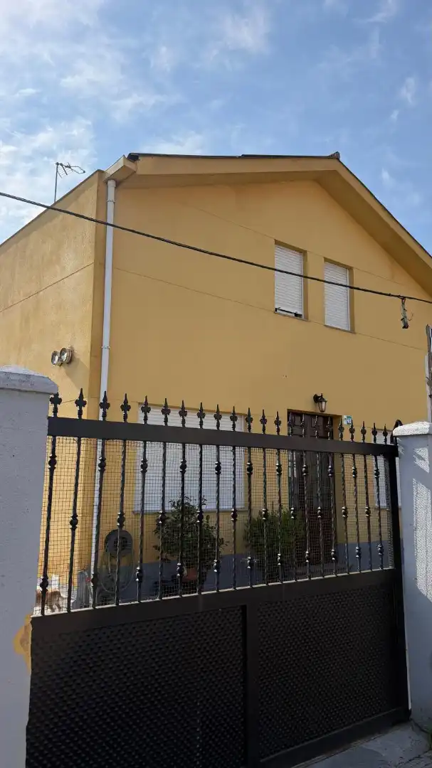 Vista exterior de Casa o chalet en venta en Carballo con Terraza