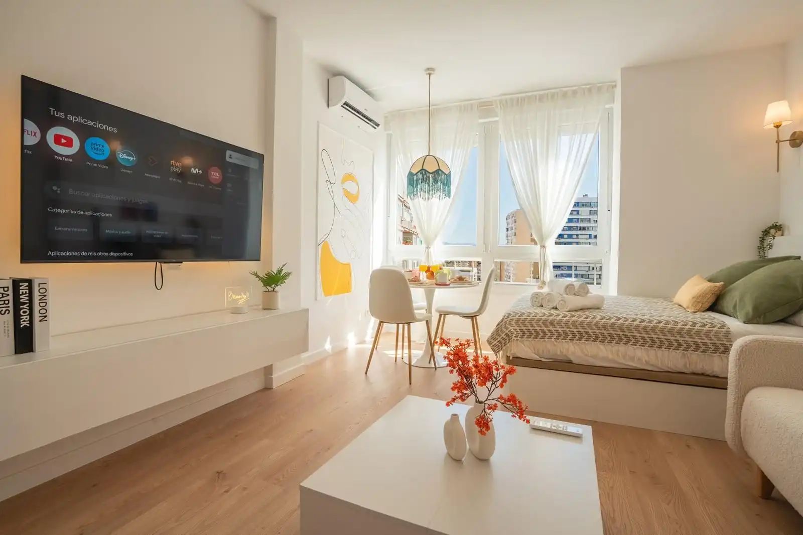 Wohnzimmer von Wohnung zur Miete in Torremolinos mit Klimaanlage, Terrasse und Möbliert