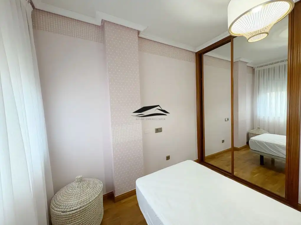Bedroom of Flat for rent in Salamanca  with Heating, Furnished and Balcony