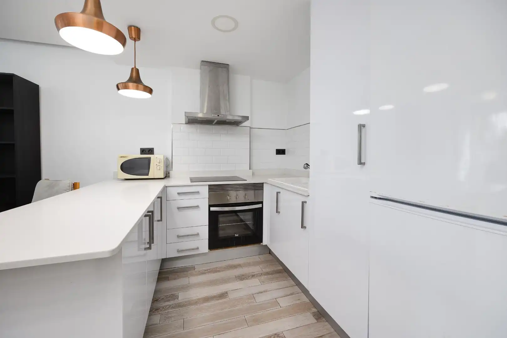 Cuina de Apartament en venda en Torrevieja amb Terrassa, Traster i Piscina comunitària