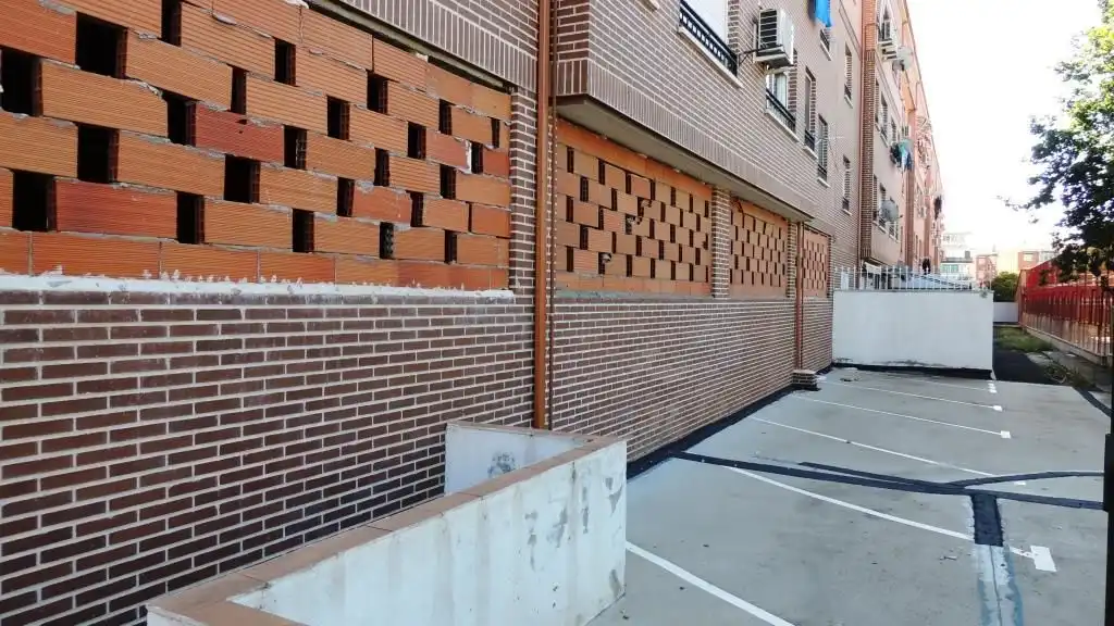 Exterior view of Commercial properties for sale in Azuqueca de Henares