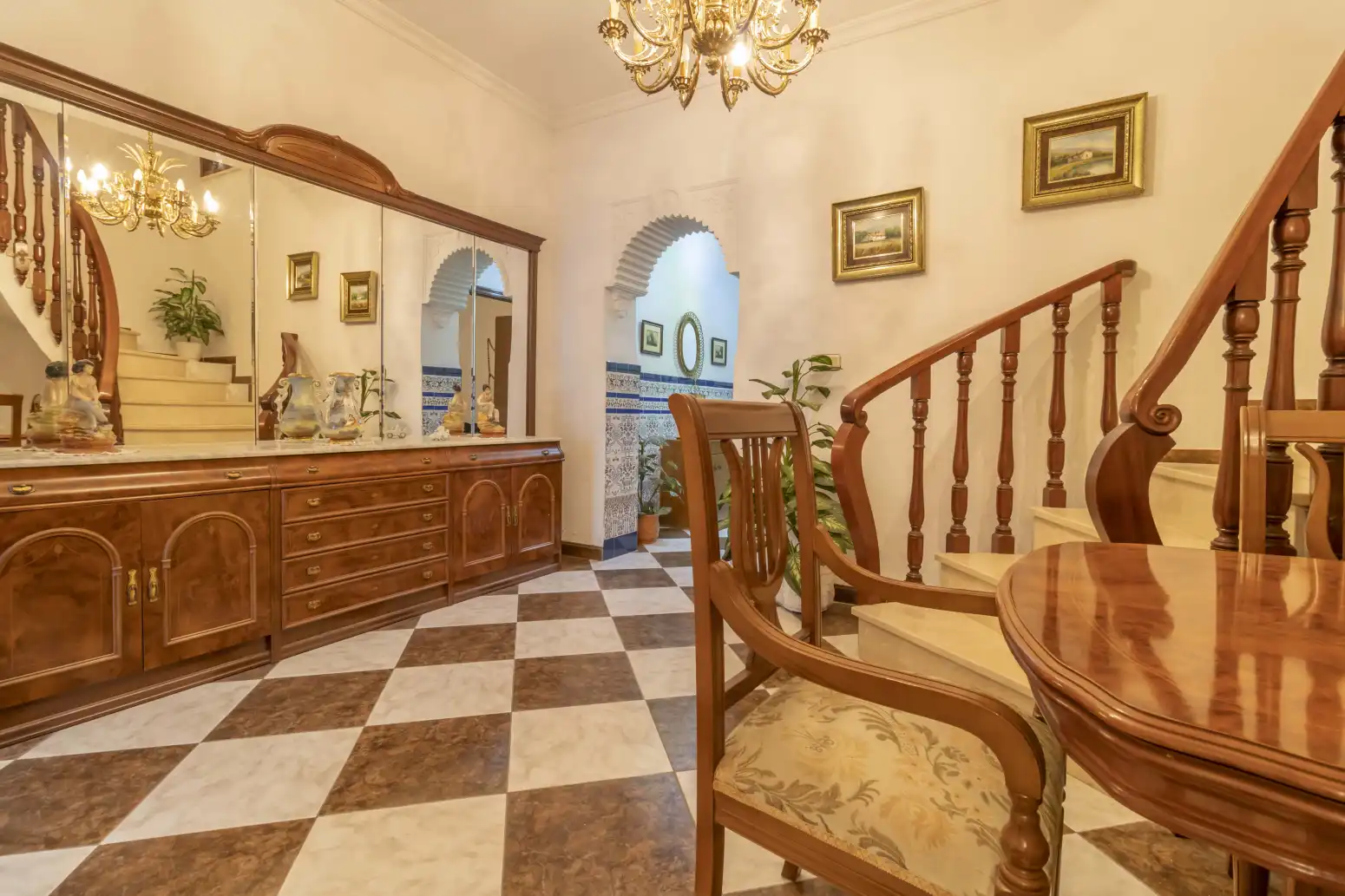 Einfamilien-Reihenhaus zum Verkauf in Brenes mit Terrasse, Möbliert und Balkon