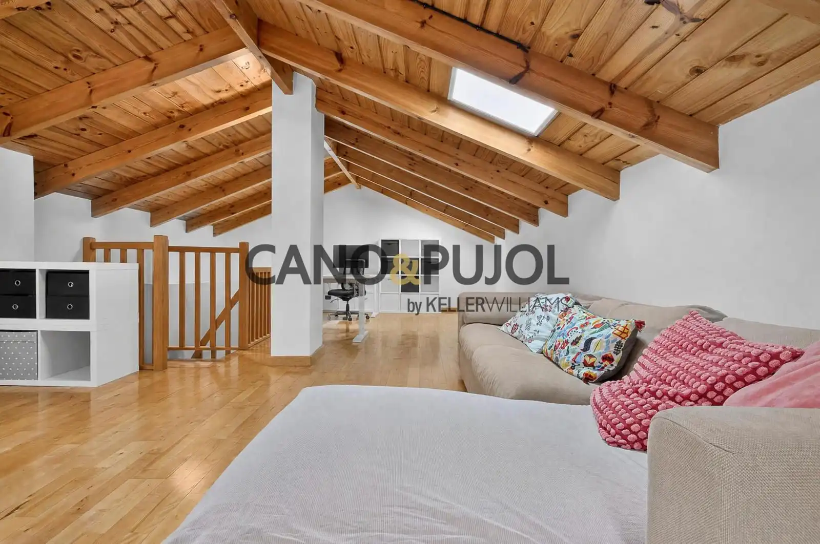 Sala de estar de Ático en venta en Rubí con Aire acondicionado, Calefacción y Jardín privado